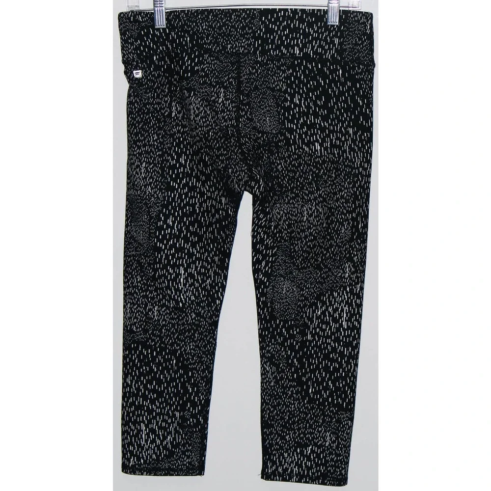 Womens Fabletics Black Gray Cropped Capri Compression Leggings Yoga Pants Size M